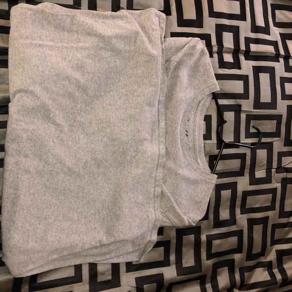 T SHIRT - Picture 2 of 4